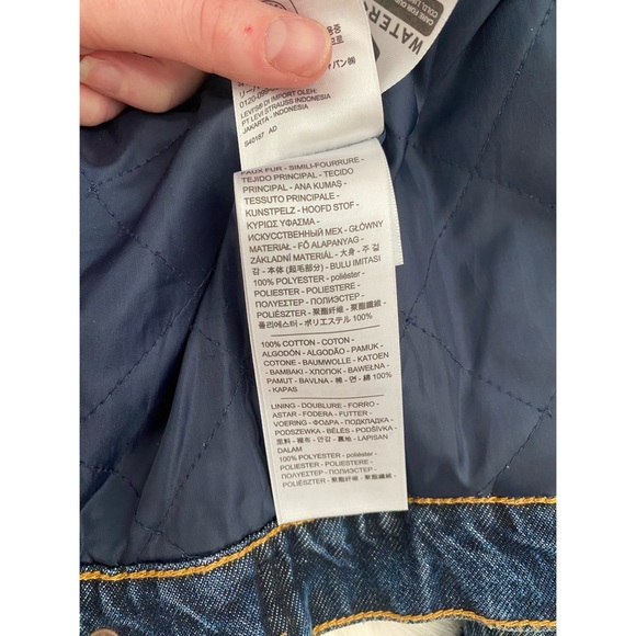 Levi’s Ex-Boyfriend Shearling Sherpa Trucker Jacket - Picture 7 of 7